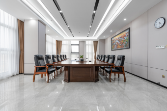 辦公室裝修中的“隔斷設(shè)計(jì)”技巧：用靈活隔斷